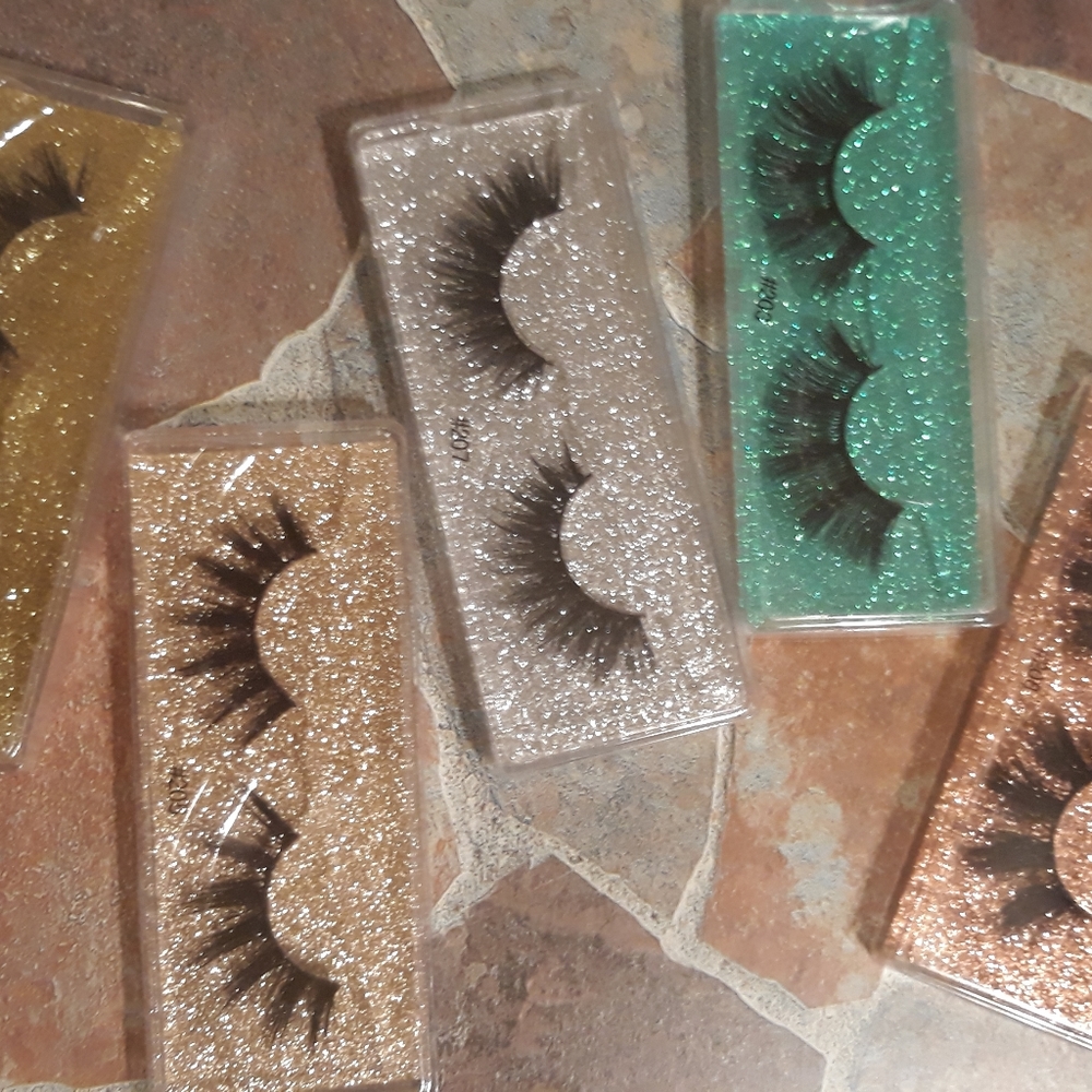 EYELASHES - Picture 4 of 4